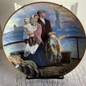 The Ellis Island plate Gateway to America. Fine Porcelain Max Ginsburg 1991 VTG.
